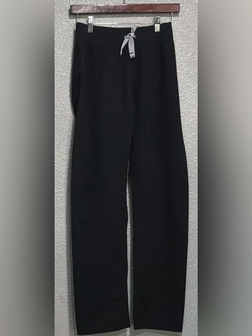Figs Men's Black Sweatpants with Gray Drawstring